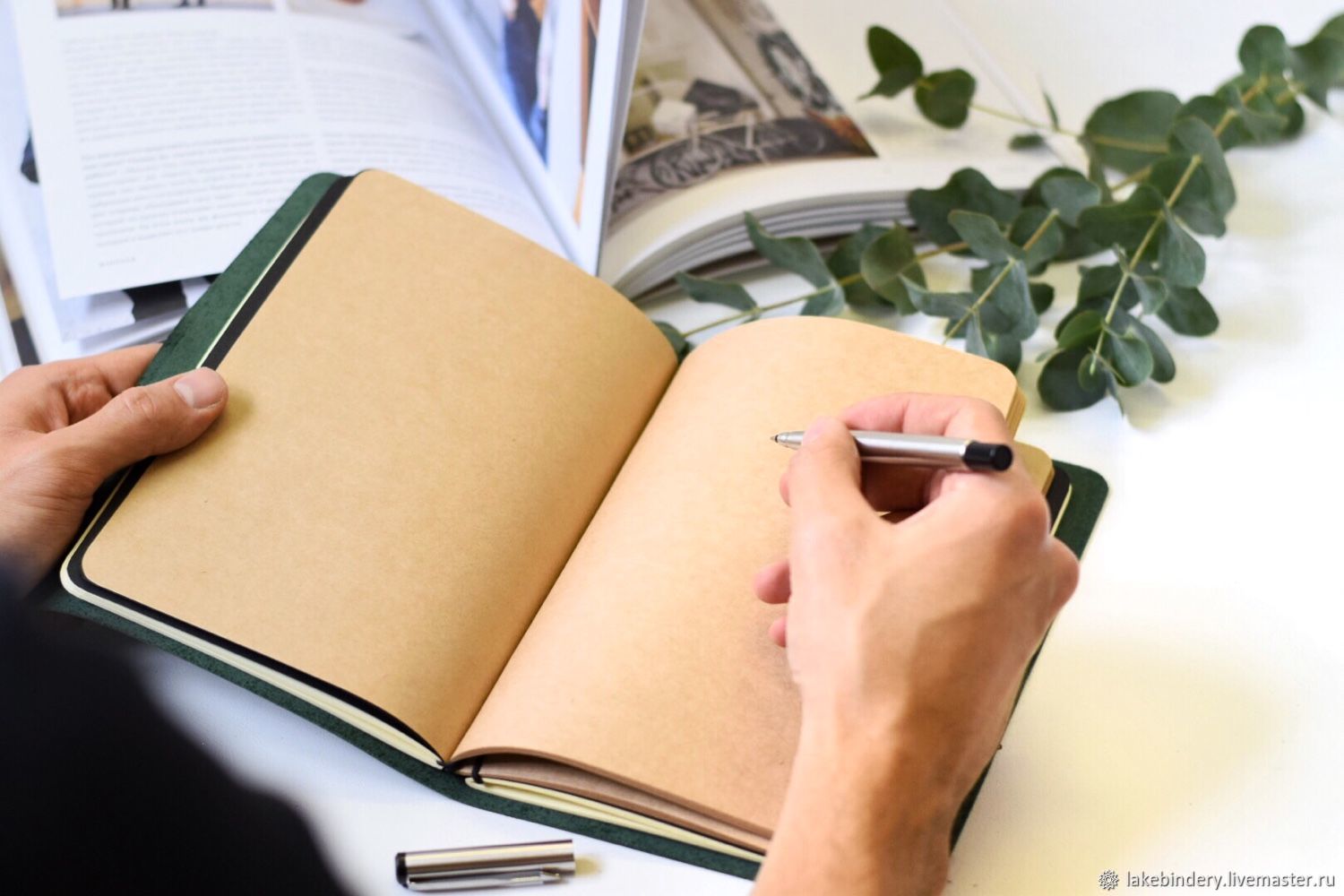 Я листаю блокнот со знакомыми мне. Перелистывание страниц анимация. Обложка на ежедневник мастера. Я листаю блокнот со знакомыми мне. Список блокнот.