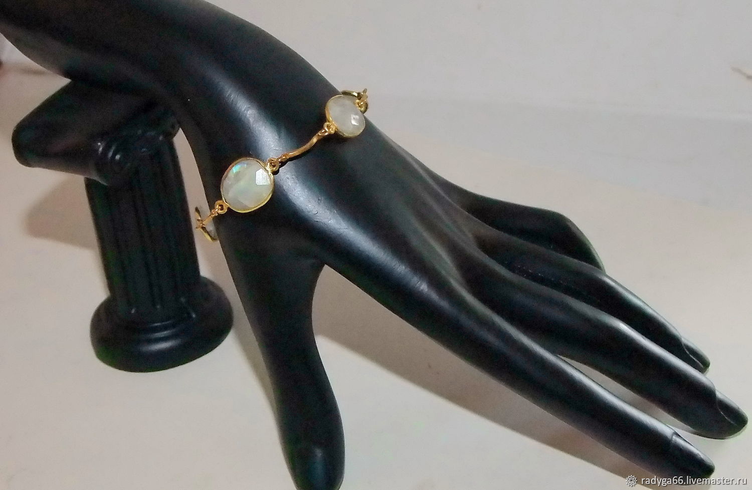 Золотой браслет из адуляра и позолоченного серебра"Лунное сияние"»