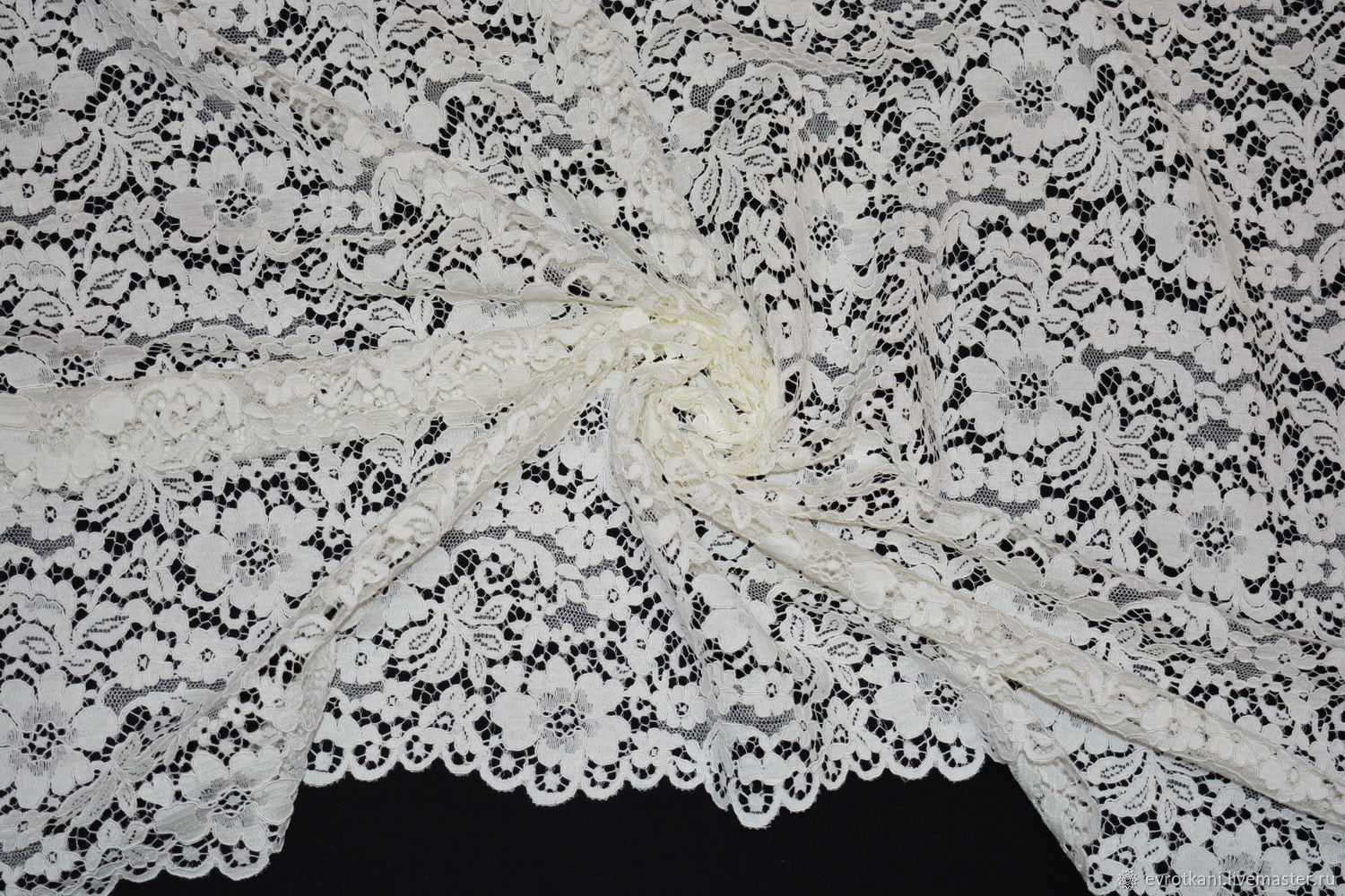 усадьба копылова - памятник деревянного зодчества. темно синие кружева. кружевное полотно dolce gabbana. кружево на сетке тонкое белое. итальянское кружево.