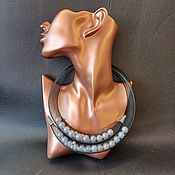 Mesh tube earrings with pearls