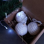 Сувениры и подарки handmade. Livemaster - original item Set of knitted Christmas balls in white, diameter 8 cm, 3 pcs. Handmade.