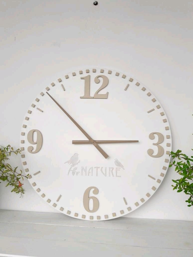 C20 pro часы. В50 настенные часы. Часы настенные светлые для классического интерьера. Часы настенные 20 см диаметр. Настенные часы на белой стене.