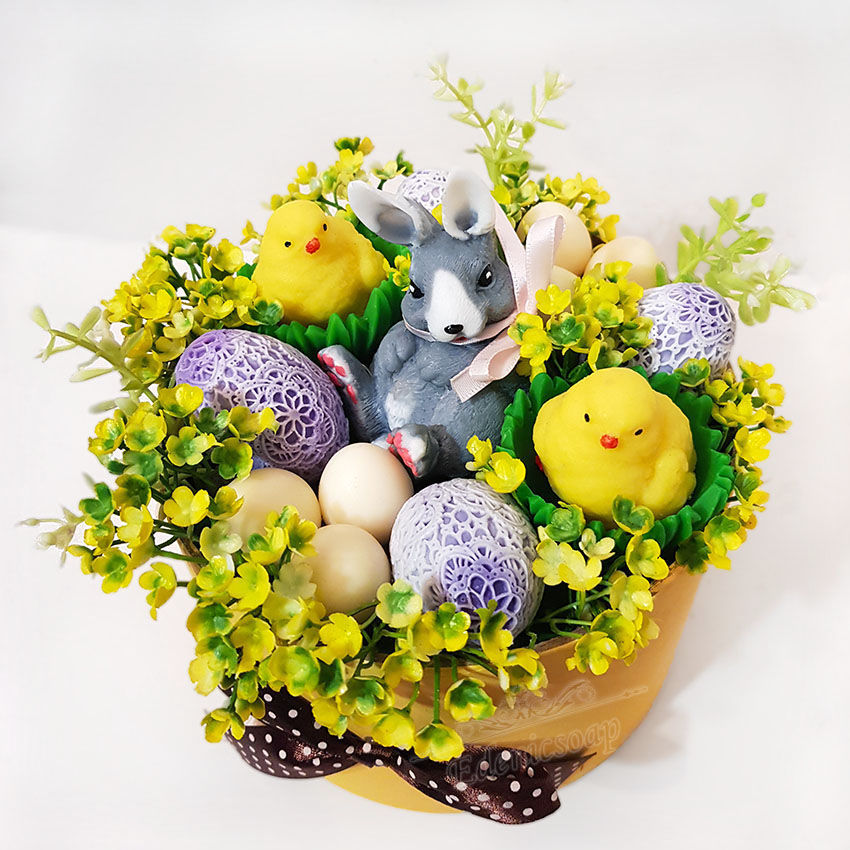 Букет на пасху. Композиция на пасху. Весенние композиции из цветов. Букеты и композиции к пасхе. Цветочные композиции на пасху.