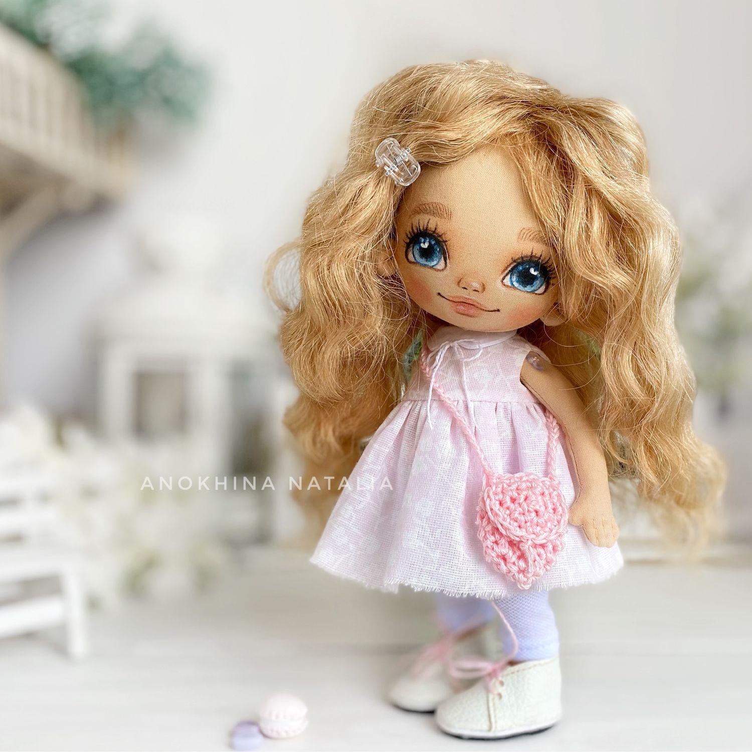 Кукла текстильная с русыми волосами в платье с голубыми глазами в ...