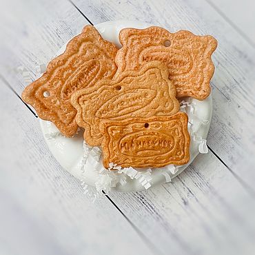 Украшения ручной работы. Ярмарка Мастеров - ручная работа Брелок кулон магнит печенье Юбилейное, выпечка из полимерной глины. Handmade.