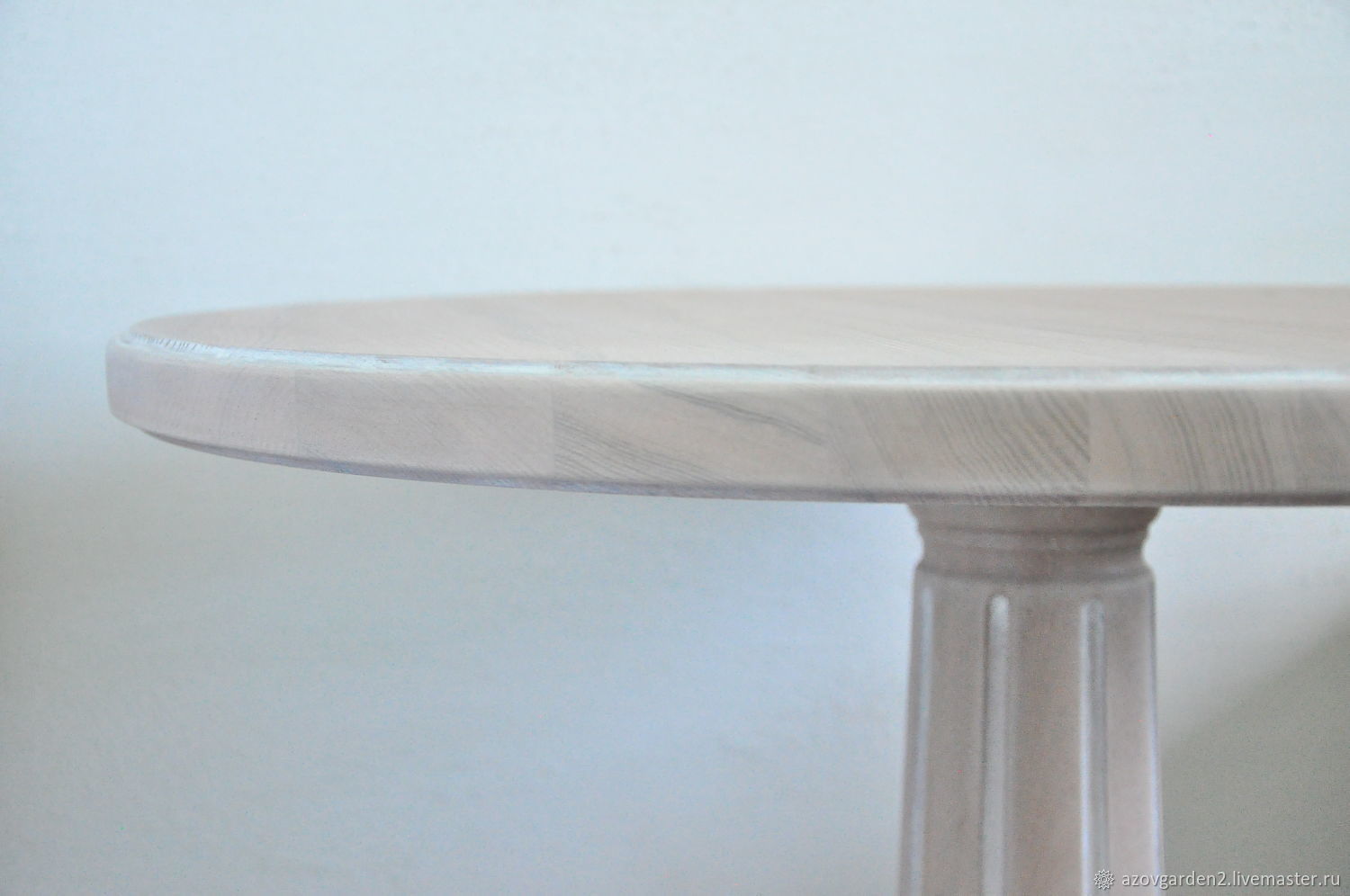 Круглый стол Прованс Кантри из массива ясеня с белой патиной в интернет ...