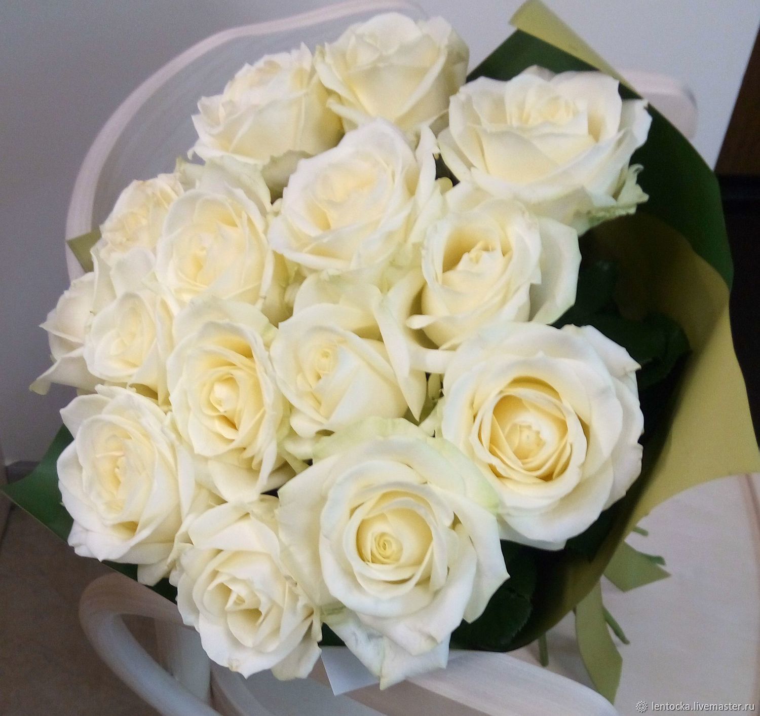 15 белых роз букет фото