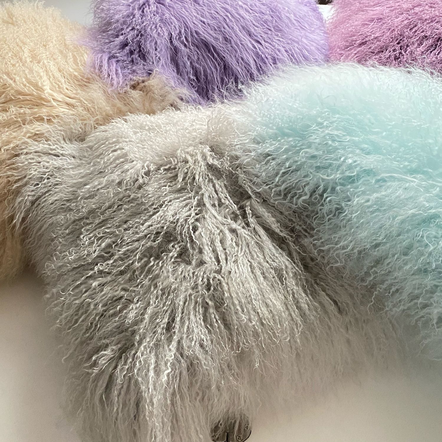 Меховая подушка Лама в интернет-магазине Ярмарка Мастеров по цене 8900 ...