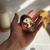 Сувениры и подарки handmade. Livemaster - original item Huevo de Pascua de madera con caras de Santos, 10 cm. Handmade.