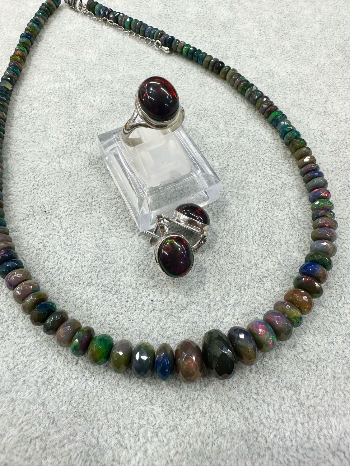Бусы и серебряный гарнитур с опалами арлекин в интернет-магазине на ...