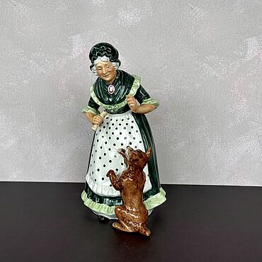 Винтаж ручной работы. Ярмарка Мастеров - ручная работа Винтаж: Статуэтка Royal Doulton HN2314 Матушка Хаббард. Handmade.