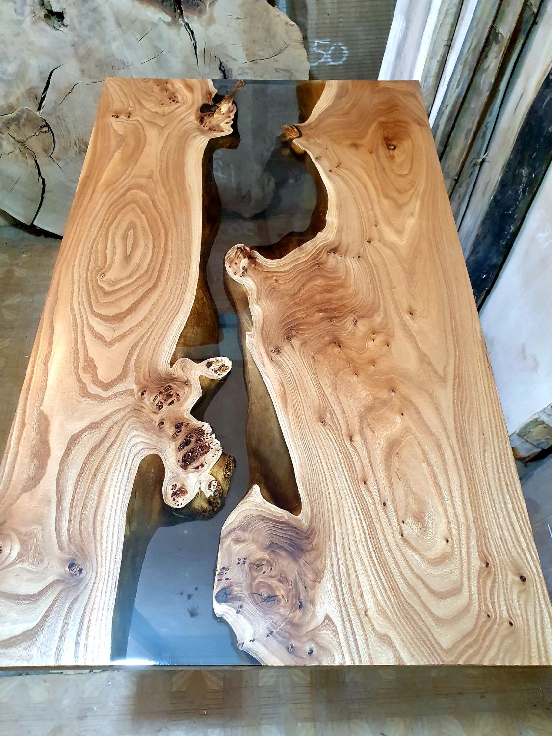 Интересная мебель из массива дерева