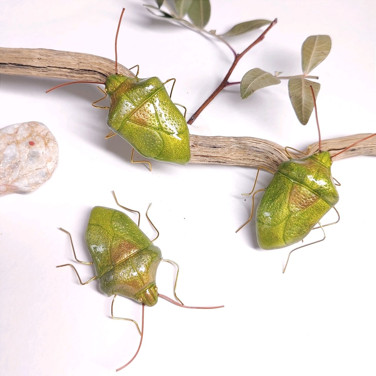 Маленький зеленый клоп. Green Shield Bug. Palomena Prasina (фигурка) в  интернет-магазине Ярмарка Мастеров по цене 425 ₽ – V1WP8RU | Статуэтки,  Москва ...