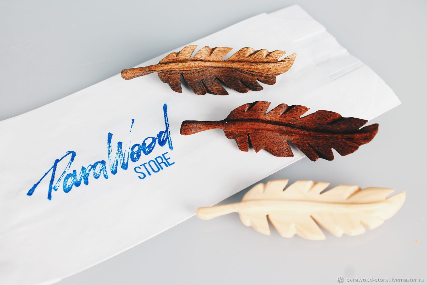 Резная брошь Перо из разных видов дерева купить в интернет-магазине ...