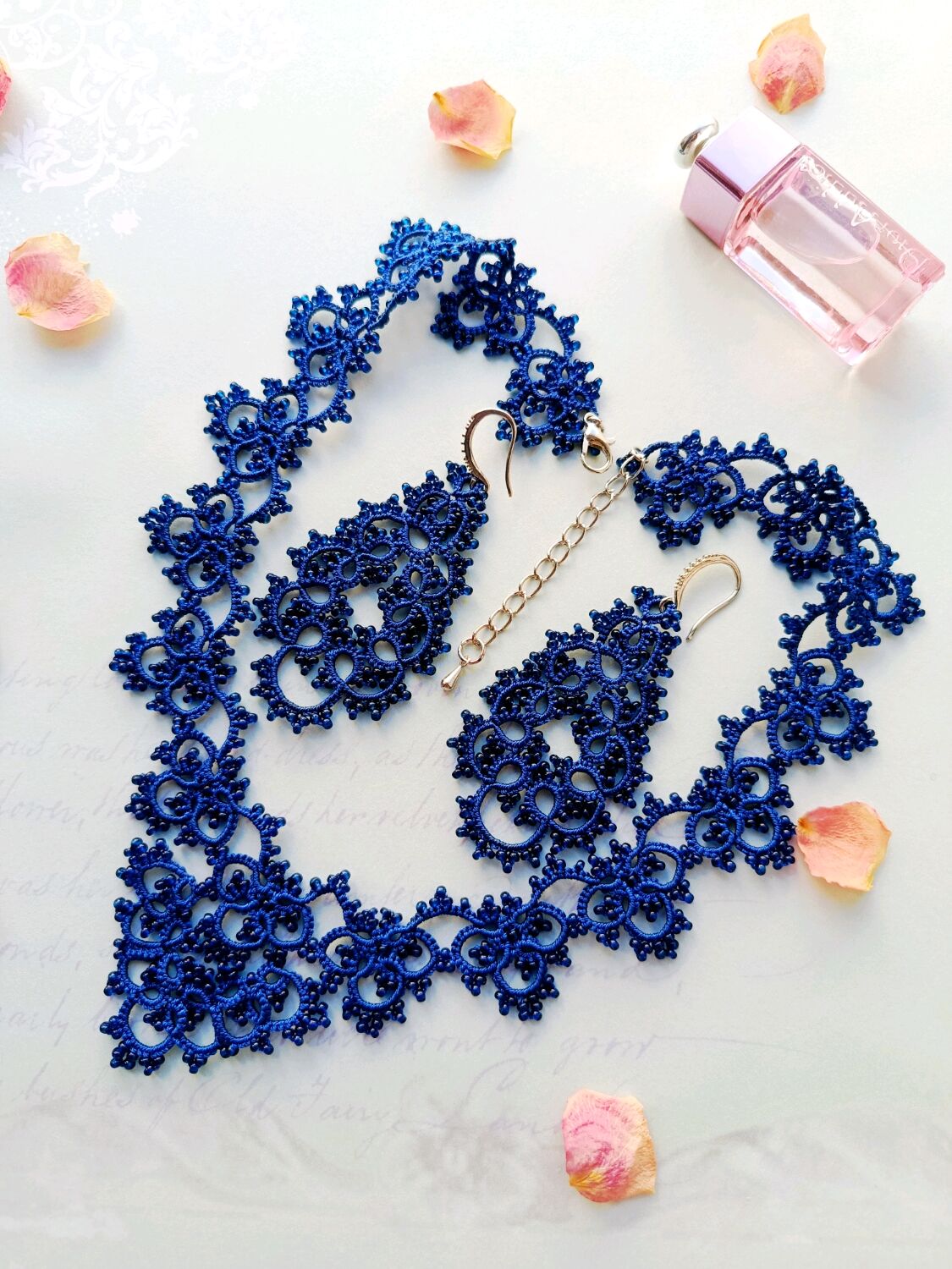 Синее кружевное колье и серьги фриволите купить в интернет-магазине Ярмарка Мастеров по цене 2350 ₽ – X53YERU, Комплекты украшений, Брянск - доставка по России