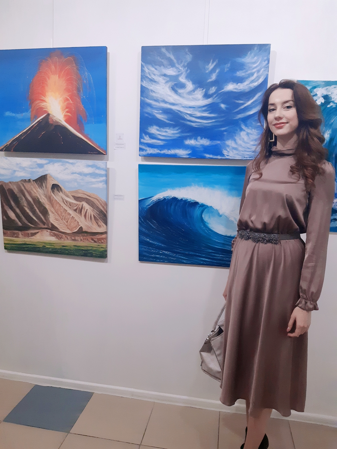 На выставке с серией работ "Четыре стихи