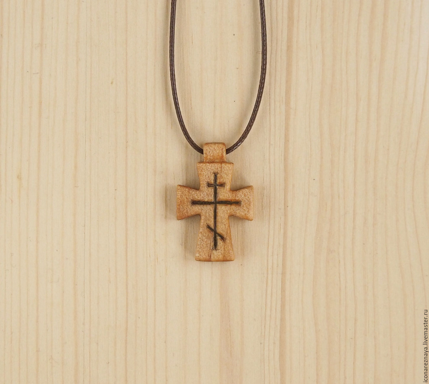Православные нательные деревянные. Крест наперсный деревянный. Деревянный крест. Деревянный крестик нательный. Небольшие деревянные крестики.