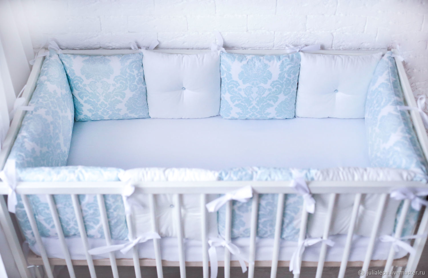 Однотонные бортики в кроватку для новорожденных