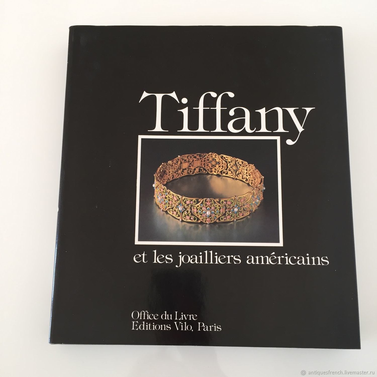Читать тиффани. Tiffany книга. Тиффани книга. Книга Tiffany купить. Книга Тиффани по этикету.