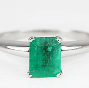 0.60cts 14K Colombian Emerald Solitaire Engagement Ring