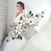 Свадебный салон handmade. Livemaster - original item Wedding Flower Comb with emerald Leaves. Handmade.