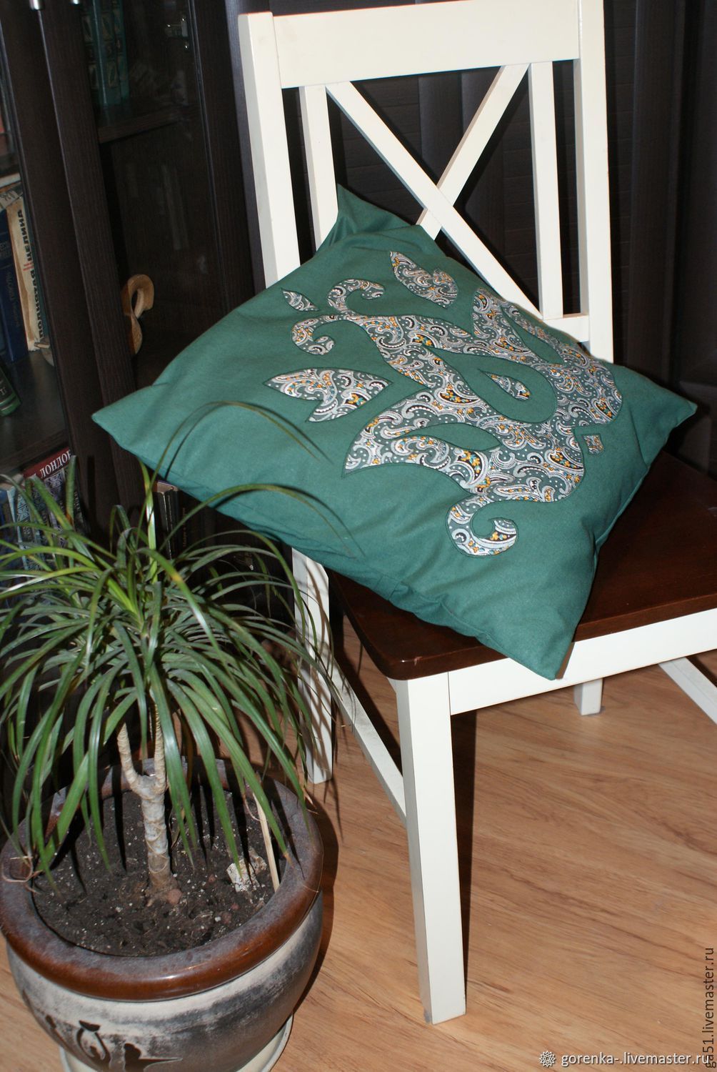 Подушки к зеленому дивану