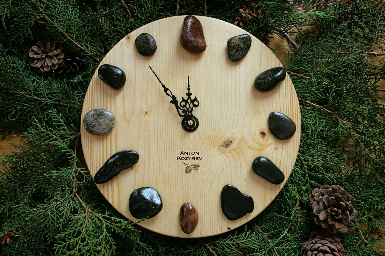 Часы из камня