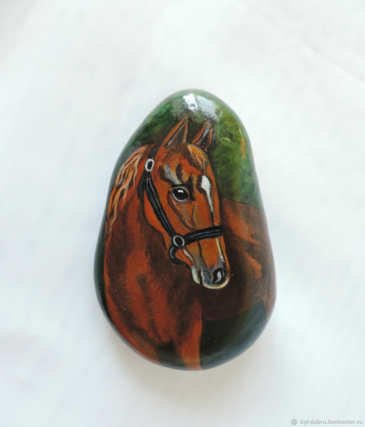 Год лошади камни. Лошадь на Камне. Роспись на камнях лошадь. Камни-талисманы лошадь. Лошадь из камня.