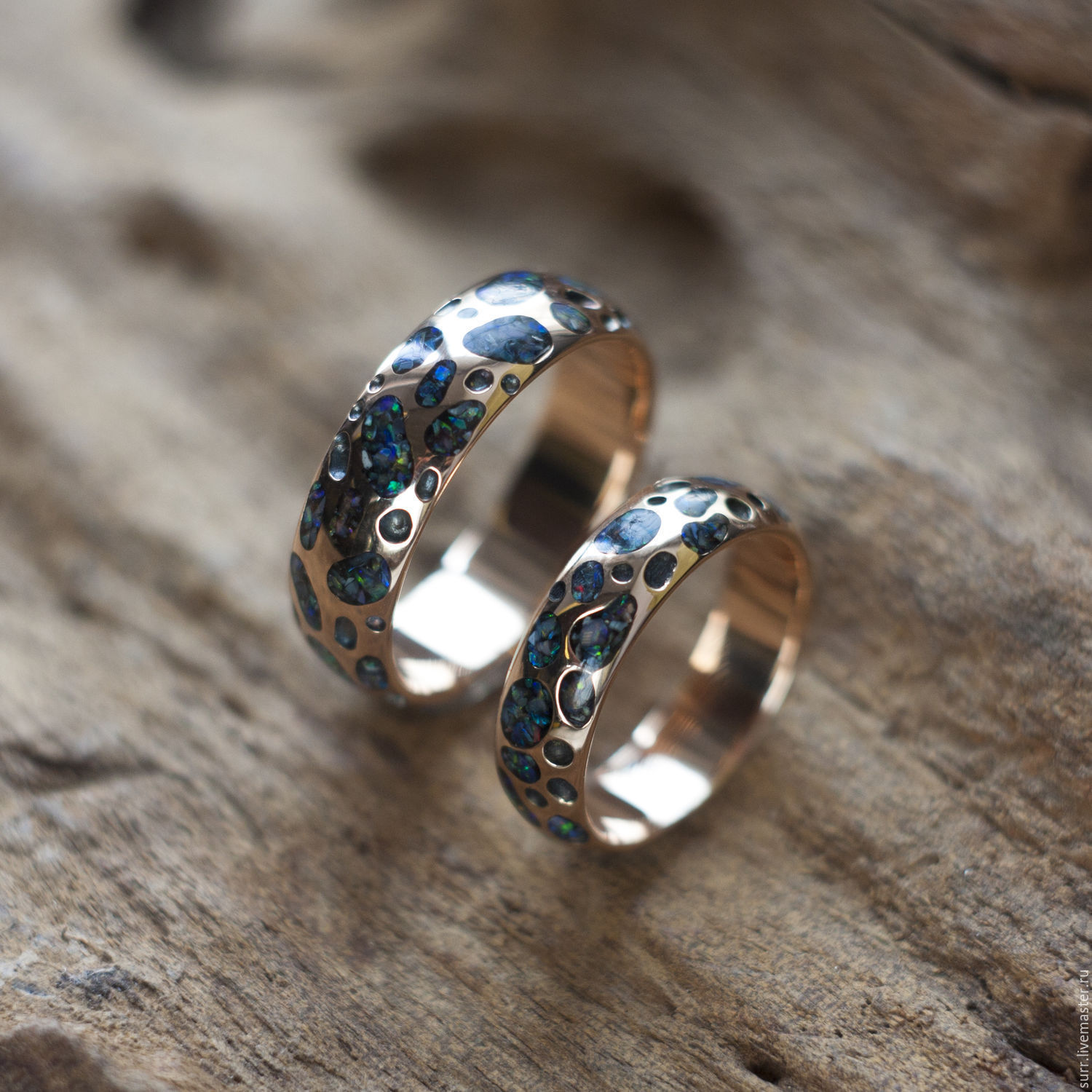 Кольца stone. Обручальное кольцо. Обручальные кольца с камнями. Необычные обручальные кольца. Кольца обручальные с камнями необычные.