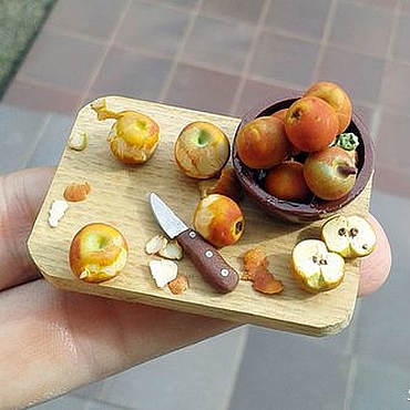 Куклы и игрушки ручной работы. Ярмарка Мастеров - ручная работа Яблочное ассорти для кукольной миниатюры - еда для кукол. Handmade.