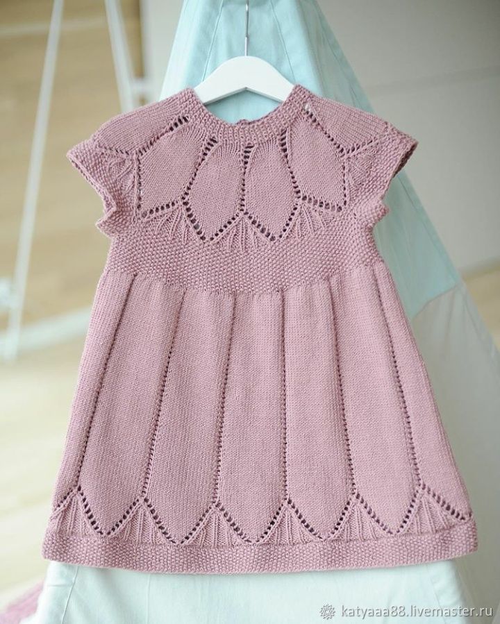 Вязаное платье девочке 5 лет