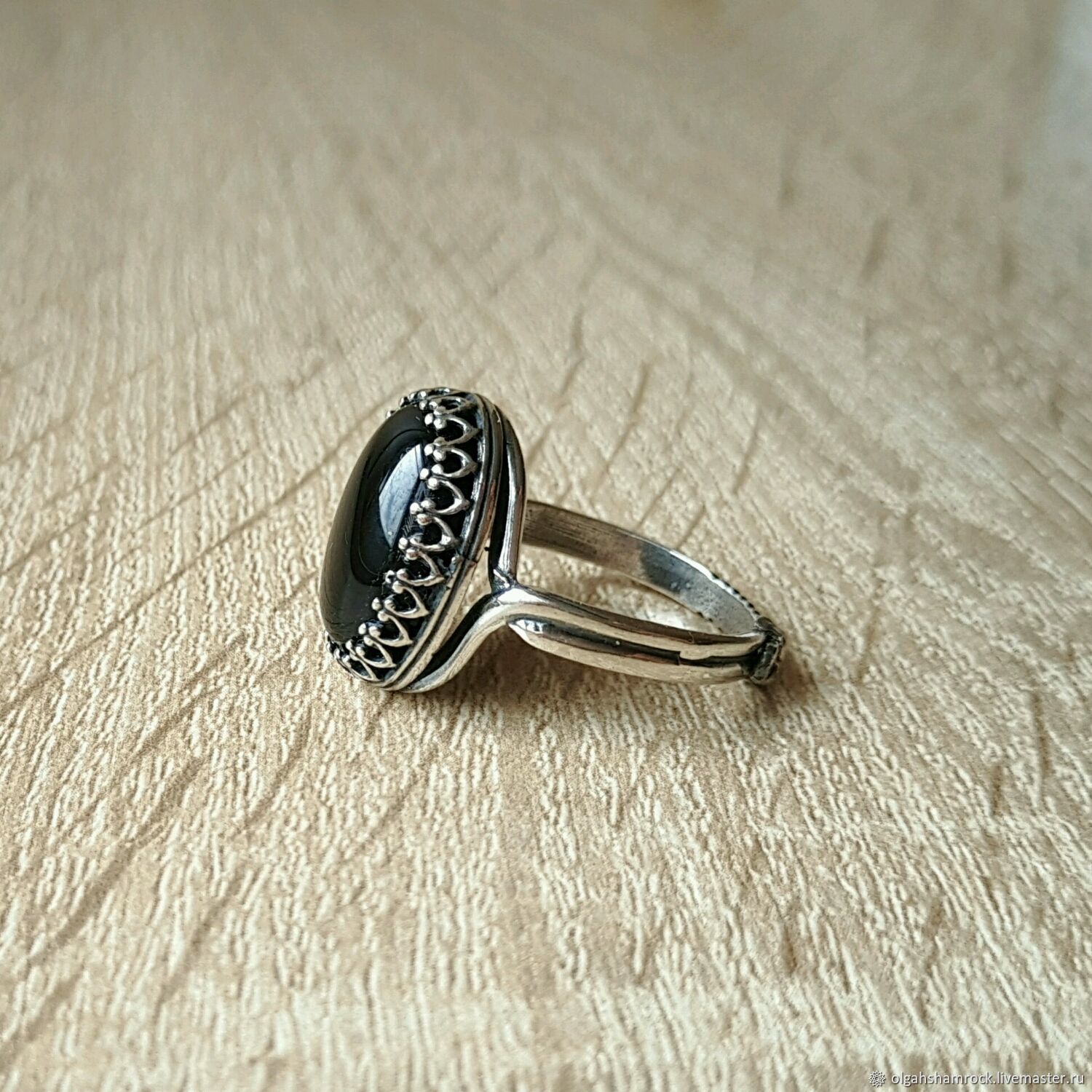Печатка с обсидианом. 5047880 кольцо-печатка из серебра. Печатка фианит 585 золото. Печатка липецк. Серебряное кольцо с обсидианом мужское.