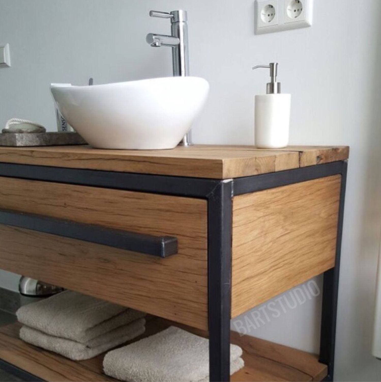 тумба с раковиной для ванной в стиле лофт