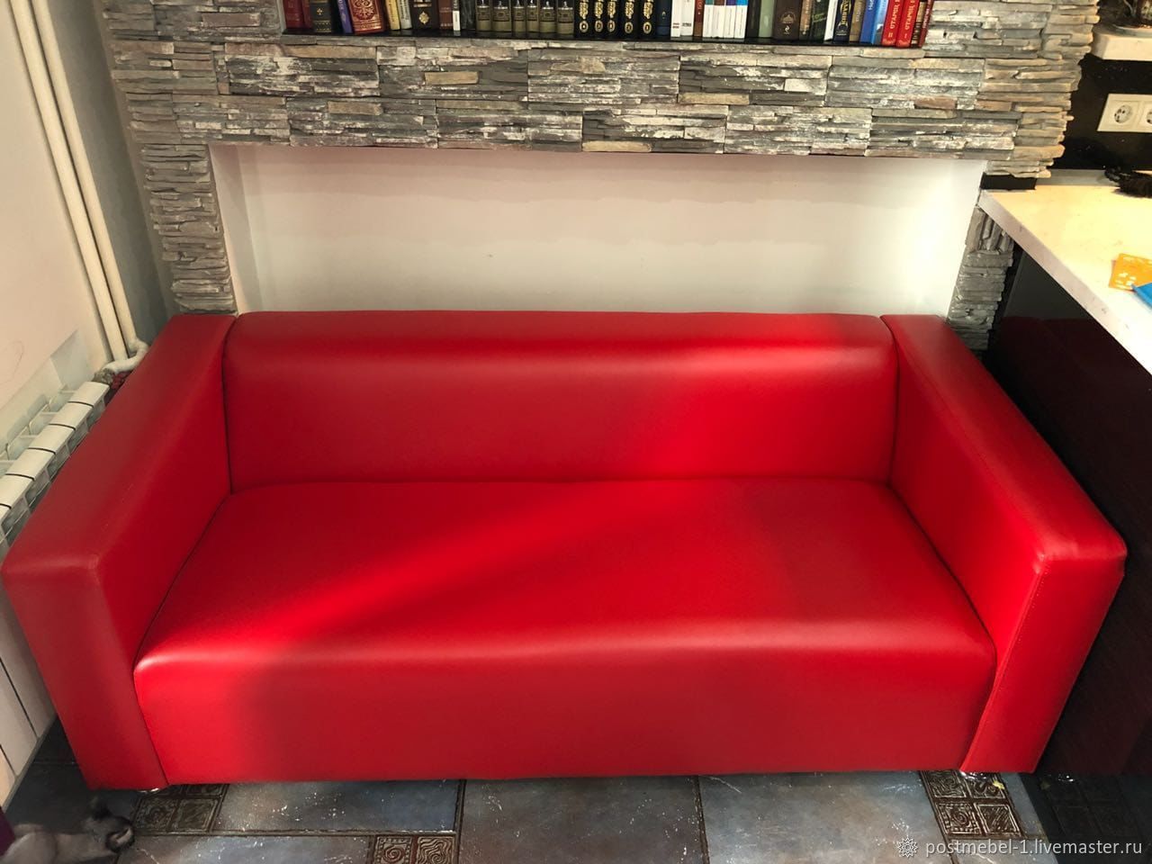 Красный диван ИКЕА