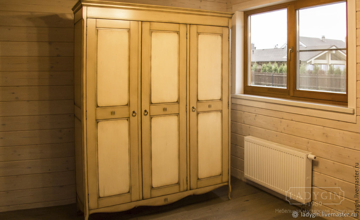 Деревянный платяной трехстворчатый шкаф в стиле прованс в интернет ...