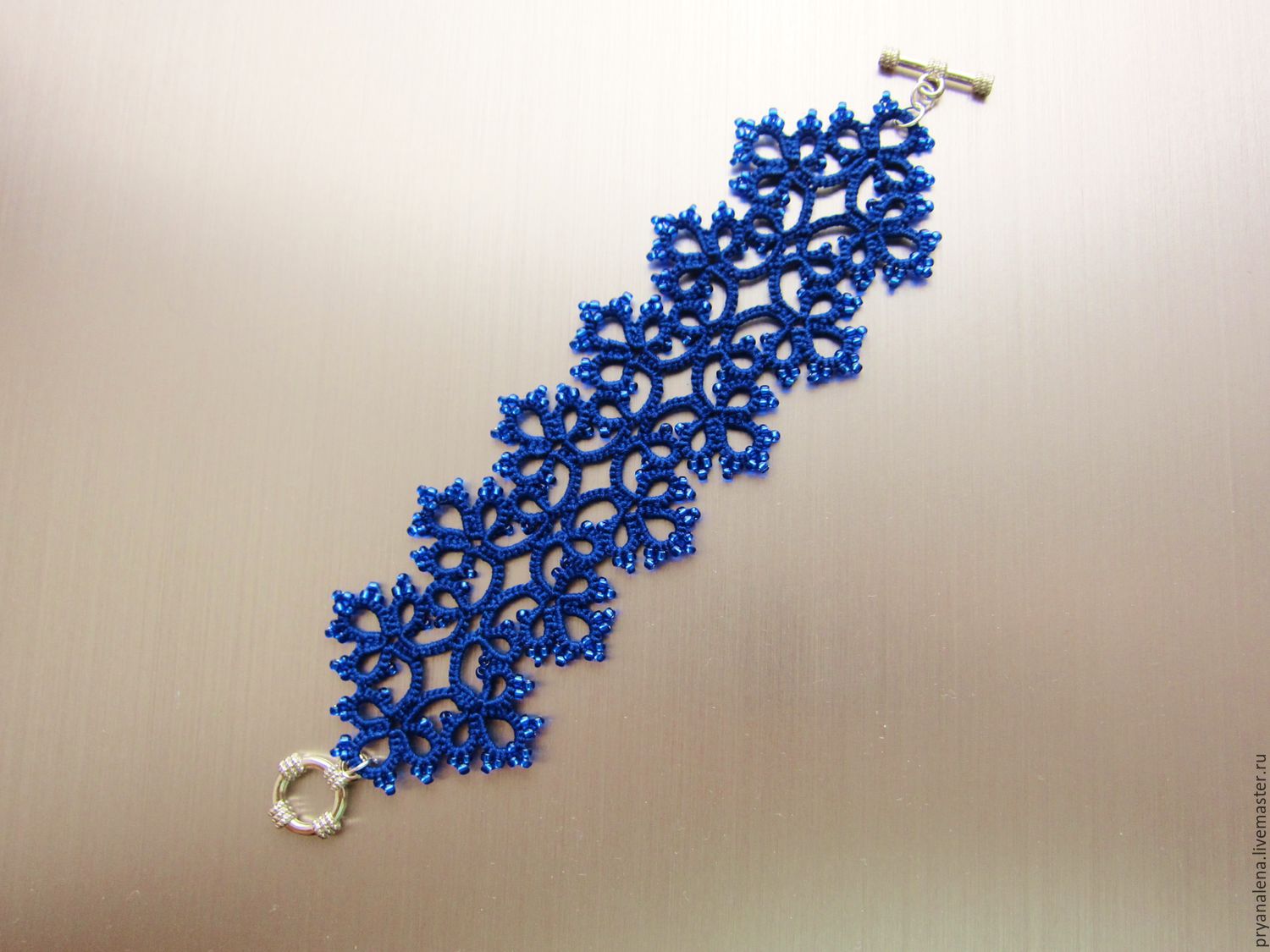 Синий браслет фриволите "Нина" легкий плетеный кружево