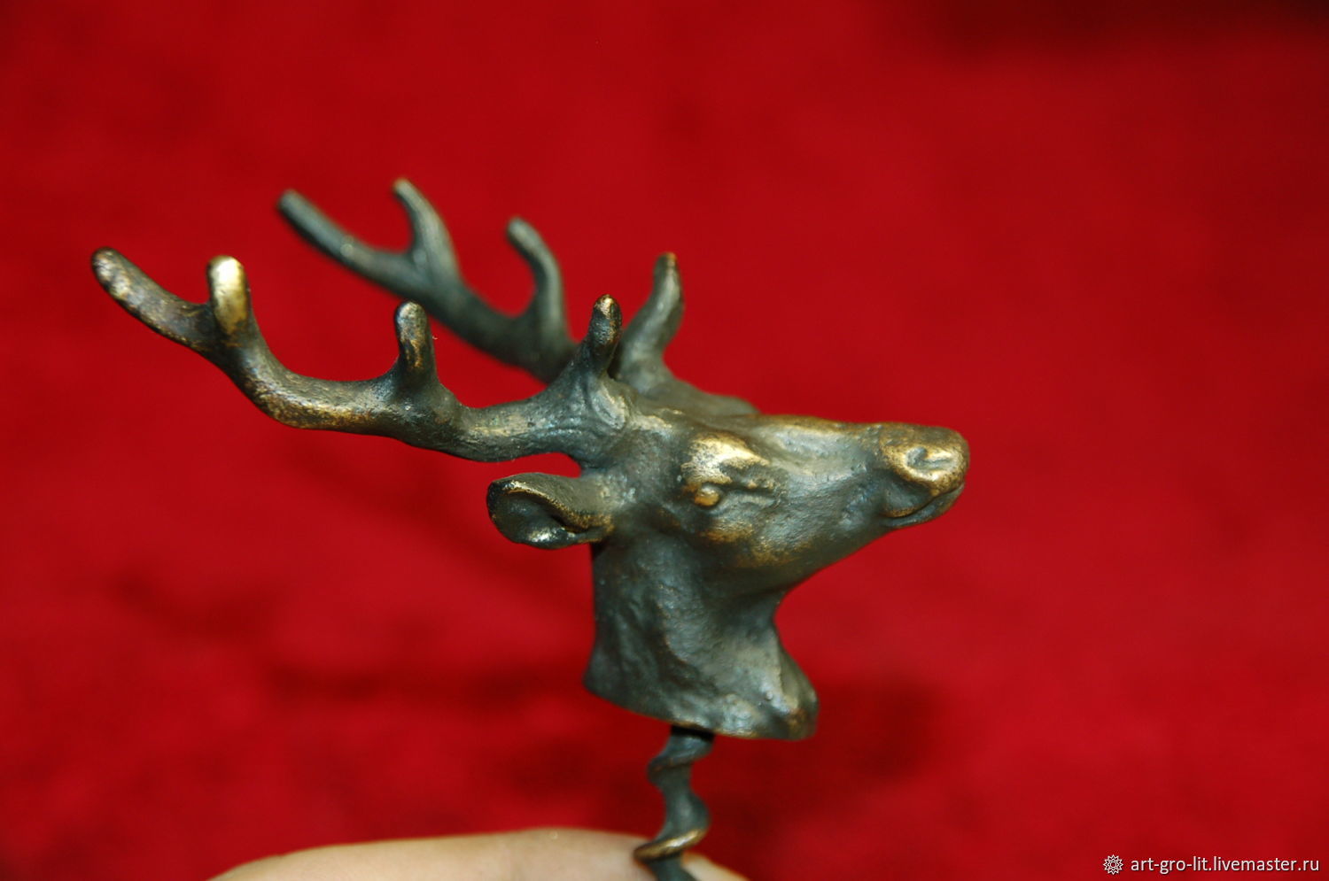 Авито олень. Голова оленя бронза. Олень латунь. Олени из латуни. Олень бронза антиквариат Германия.
