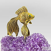 Для дома и интерьера handmade. Livemaster - original item Bronze goldfish with demantoid garnet on amethyst. Handmade.
