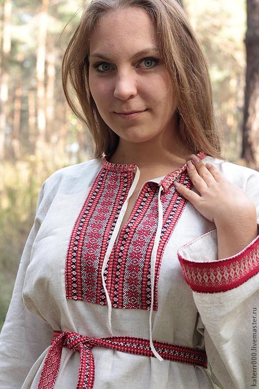 Девушки в славянской одежде