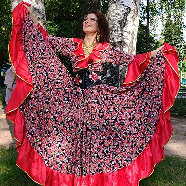 Цыганский народный костюм