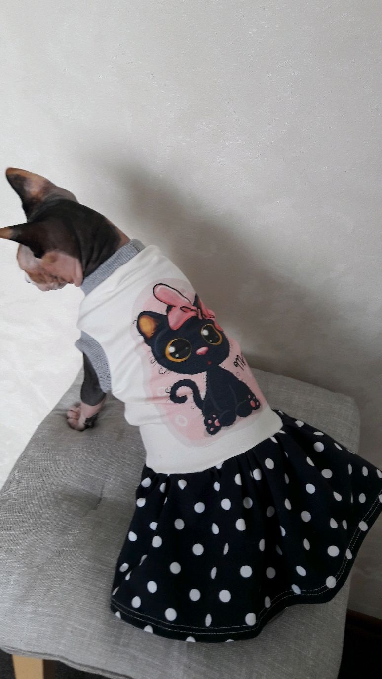 Платье с рисунком мама-кошка и котенок с декором бантик серое купить по цене руб