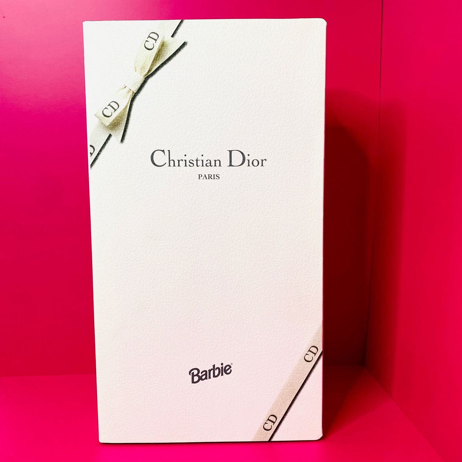 Винтаж: Barbie Christian Dior к 50-летию Модного Дома купить в  интернет-магазине Ярмарка Мастеров по цене 38000 ₽ – UP1KCRU | Книги  винтажные, Санкт-Петербург - доставка по России