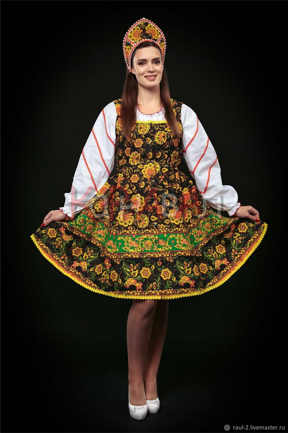 Русский женский сценический костюм