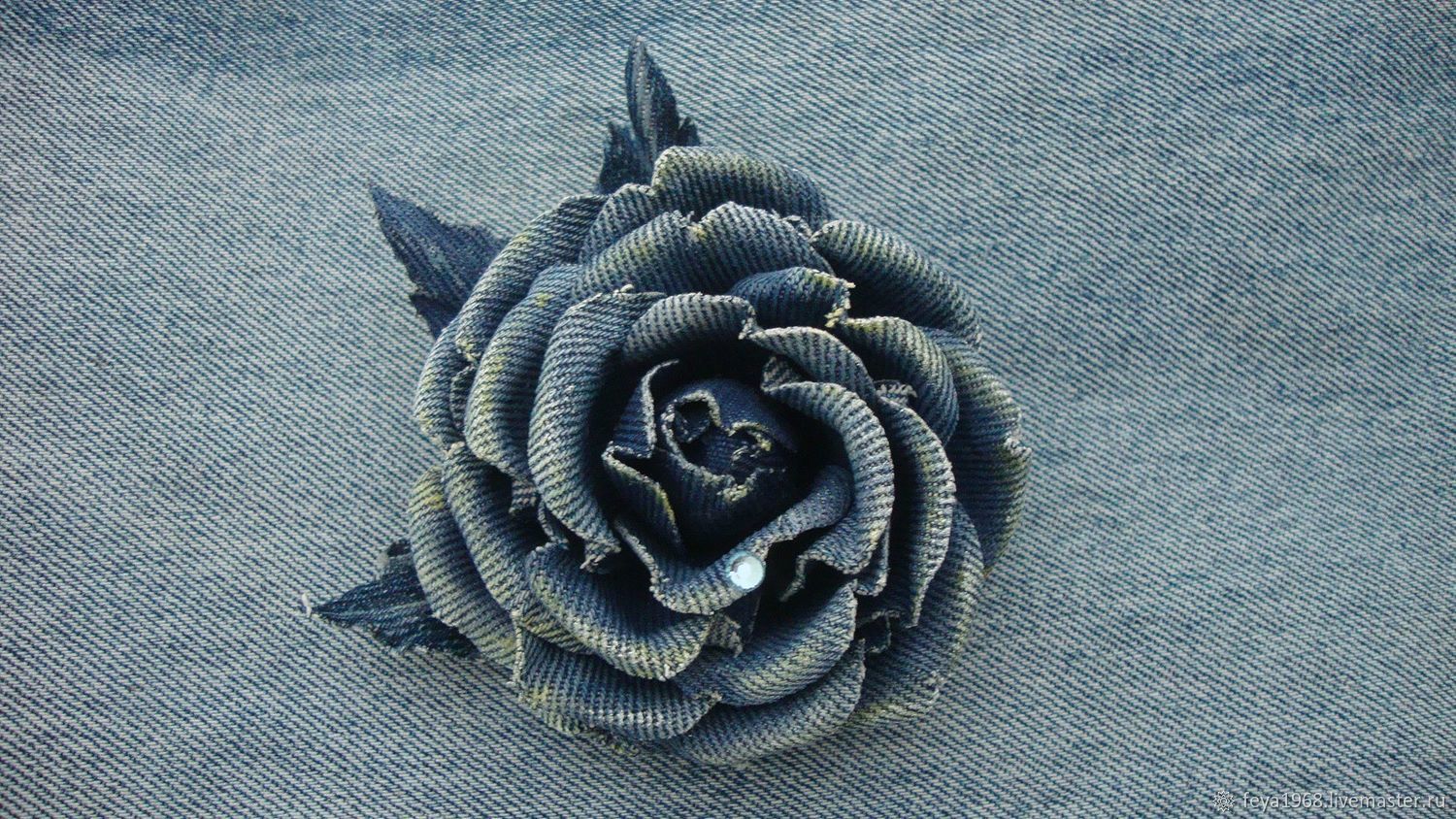 Роза из джинсовой ткани