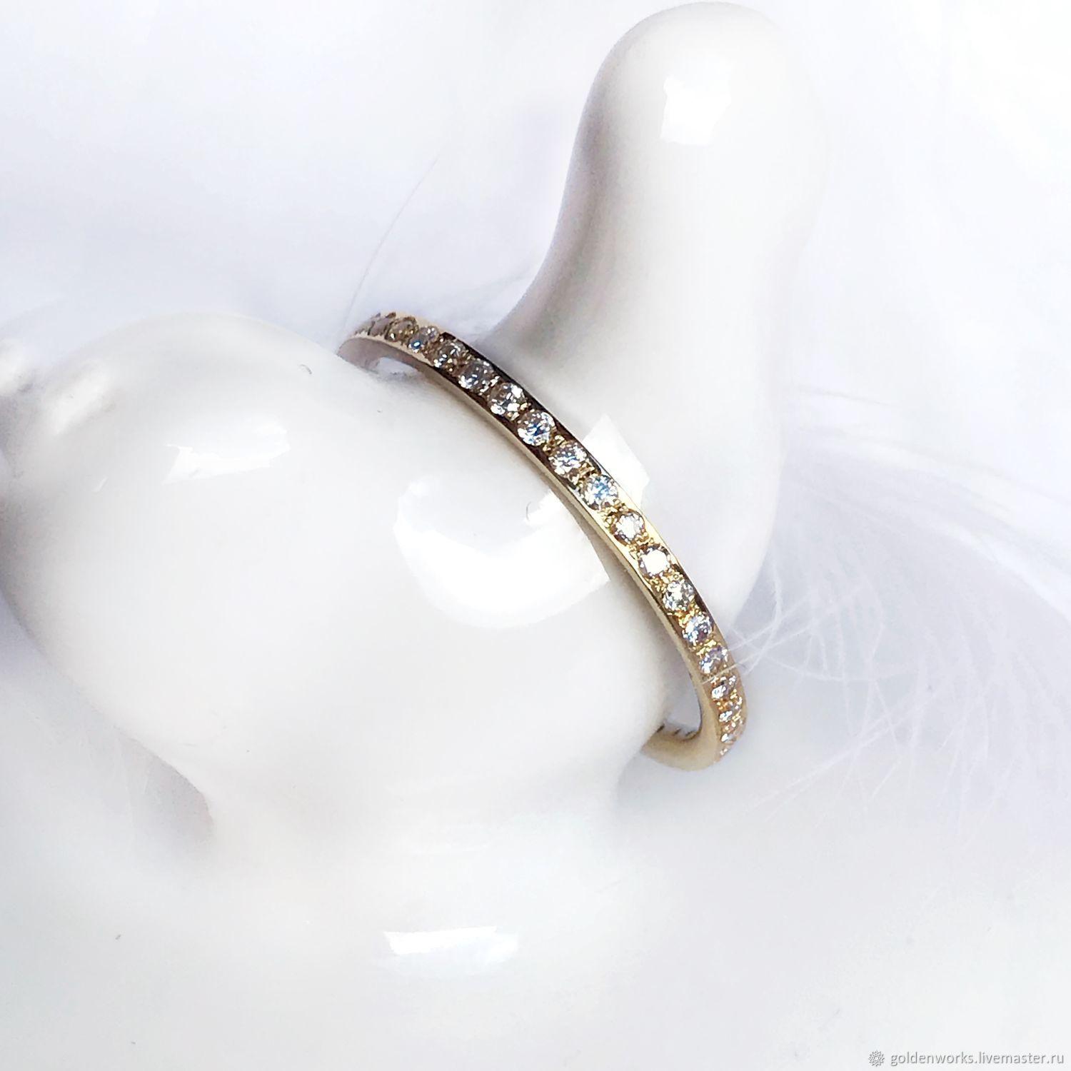 Тонкое золотое кольцо дорожка с бриллиантами купить в интернет-магазине Ярмарка Мастеров по цене 33000 ₽ – O3LGARU