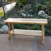 Декоративный стол из дерева