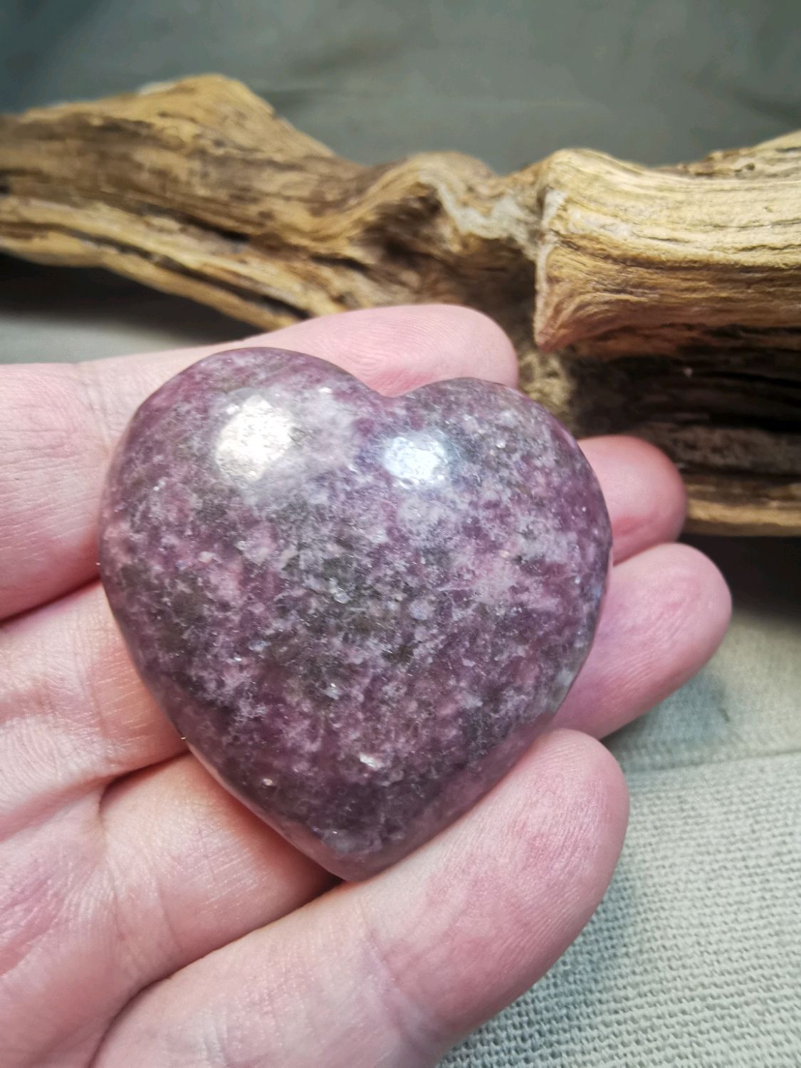 Фиолетовый камень в ювелирных изделиях название фото