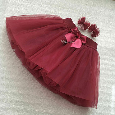 Анна Золотаренко құрбы қыздарының бөкселерін жалайды