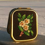 Сувениры и подарки handmade. Livemaster - original item Pocket mirror with embroidery 