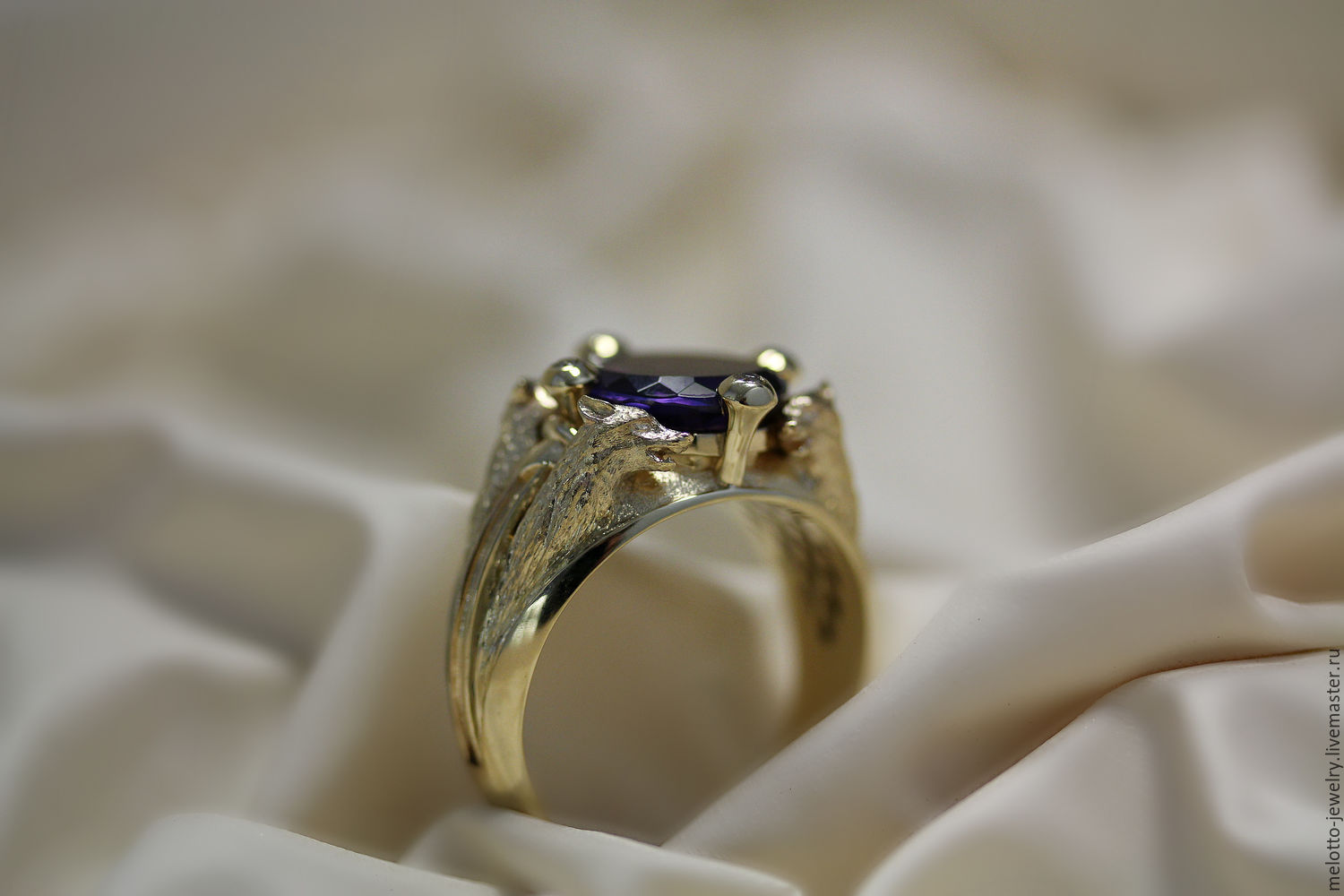 Перстень с александритом и бриллиантами на заказ в интернет-магазине ...